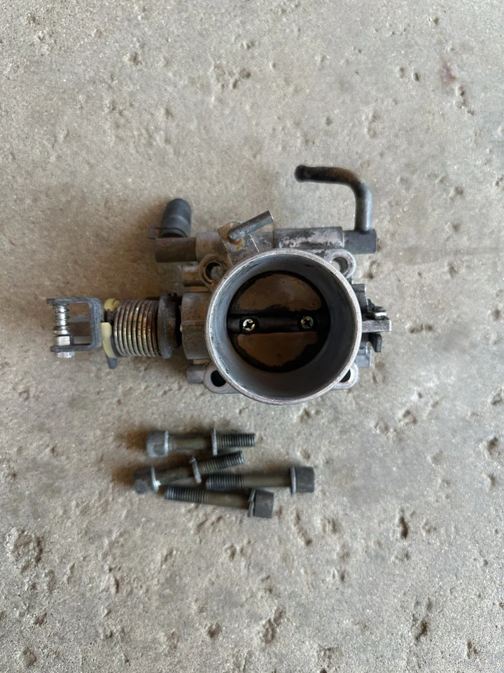 Nissan 300zx Z32 1990-96 carrocería del acelerador. Lado del pasajero. Foto 1 de 4