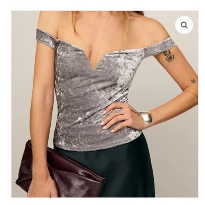 Reformation Andria Moonlight Terciopelo Tejido Top Fuera del Hombro Cuello en V Plateado XXS Foto 1 de 4