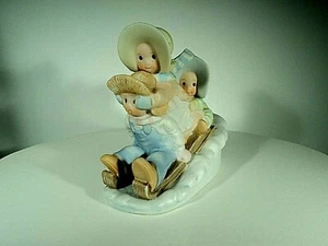 CIRCLE OF FRIENDS FIGURINE A SLEDDING WE WILL GO PORCELAIN 1993 RETIRED HOMCO - Picture 1 of 9