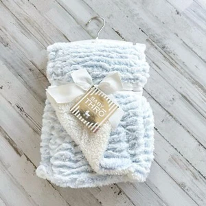 New BABY THRO Faux Fur Soft Solid Fleece Sherpa Blanket Blue & White Gift - Picture 1 of 9