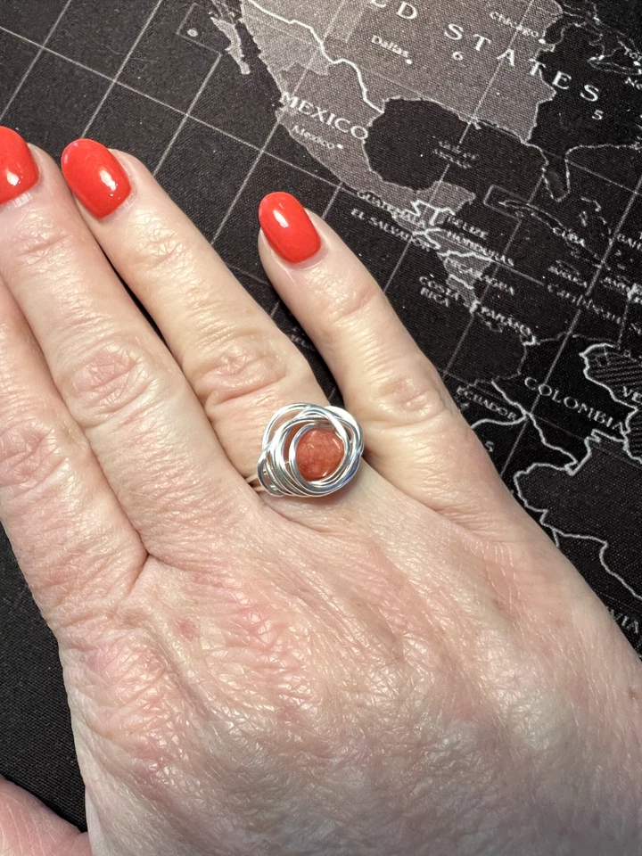 Ring - size 6.5, semi-precious orange dyed agate bead with a silver plated nest - Imagem 1 de 1