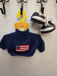 Build A Bear blauer patriotischer Pullover mit amerikanischer Flagge und schwarz-weißen Oxfords - Bild 1 von 5