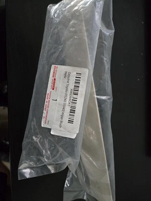 Оригинальный стеклоочиститель заднего стекла Toyota 2007-2014 FJ Cruiser 85242-35040 от оригинального производителя - Изображение 1 из 2