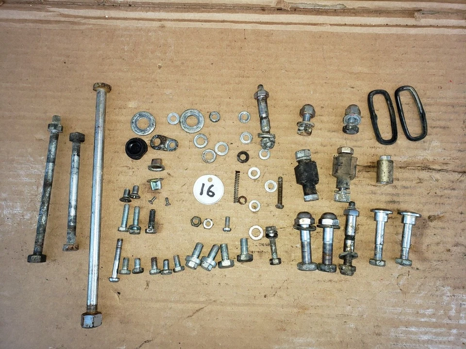 DE COLECCIÓN HONDA SUPER CUB 55 CA100 CA102 CA105T MISC MOTOR Y CARROCERÍA PERNOS Foto 1 de 1