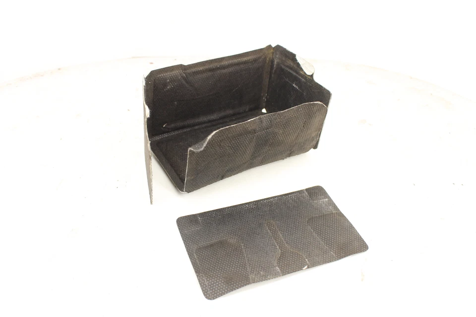 2006 Yamaha Yzf R1 Rear Back Tail isolation Battery Tray Seat  Foto 1 de 4