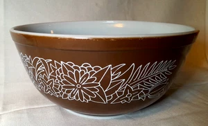 Vintage PYREX Woodland Brown #403 2.5 QT Mixing Nesting Bowl 9" x4" Floral USA! - Picture 1 of 5