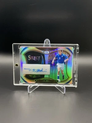 PAOLO MALDINI 2024 SELECT FIFA PITCHSIDE PLATA PRIZM AUTOMÁTICO CASI NUEVO+ Foto 1 de 3