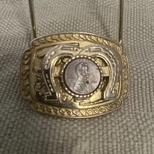 Hebilla de cinturón Western dorado y plateado 2000 centavo de Estados Unidos dos herraduras 2"X2,5" - Imagen 1 de 4