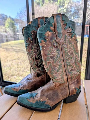 Botas de caubói femininas Laredo Miss Kate couro marrom azul-petróleo verde Dan Post tamanho 7,5 M - Imagem 1 de 4