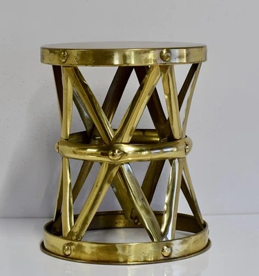 Taburete de jardín de mesa de tambor de celosía de latón martillado vintage HK MCM Hollywood Regency Foto 1 de 4