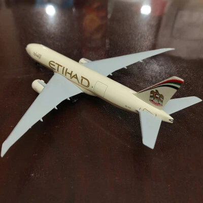 1/400 Dragon 56382 Boeing 777 B777F Passenger aircraft Aircraft Finished Model  - Image 1 of 4