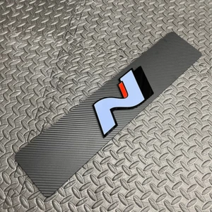 N Logo Show Plate - Lilac / Carbon Effect Plate (Hyundai i20 i30N Veloster Kona) - Picture 1 of 1