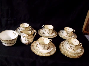 RARE ANTIQUE GEORGE JONES & SONS CRESCENT WILD STRAWBERRIES 19 PC. TEA SET - Picture 1 of 11