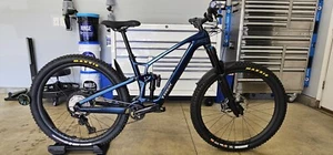 mountain bike - Picture 1 of 11