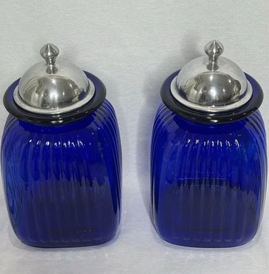 "Tarro de boticario acanalado Artland cobalto con tapa de metal cuadrado de 12""" Foto 1 de 4