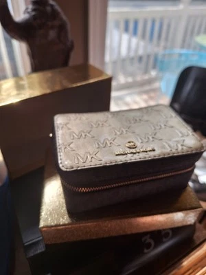 Michael Kors MK Debossed Small Jewelry Case Small Travel Box Gold & Brown New - Image 1 of 4