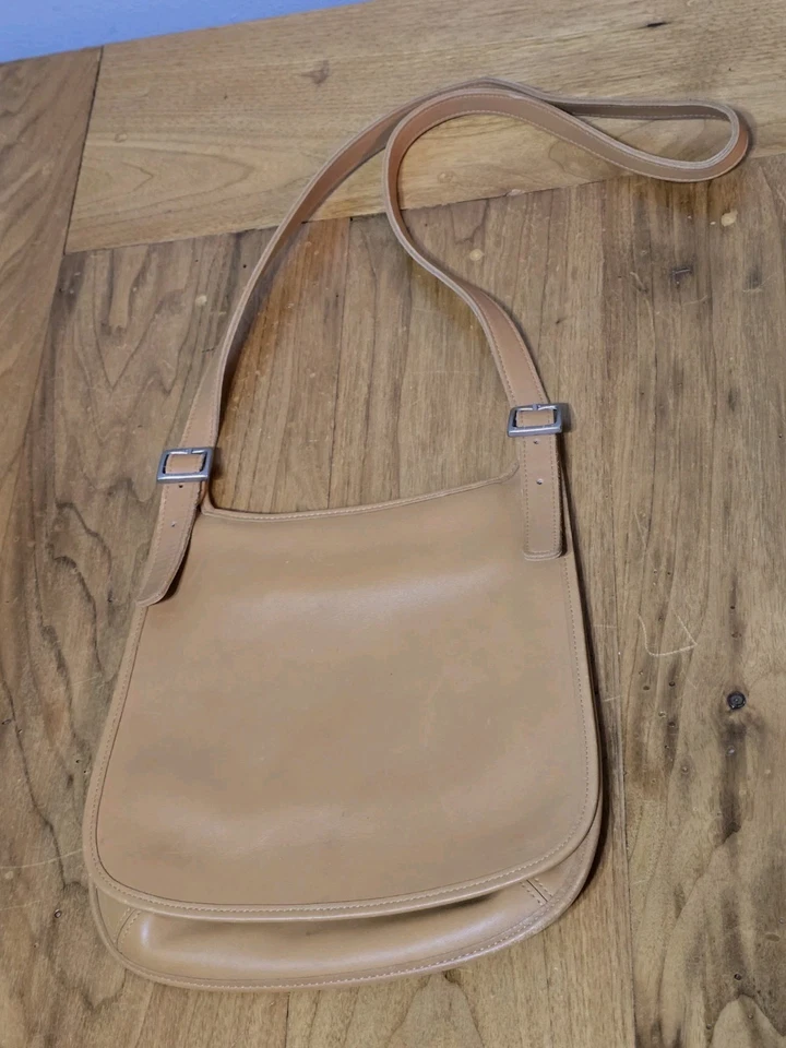 Cartera Bandolera Coach Legacy Pequeña Hippie Solapa 9135 En Camel 1999 Costa Rica De Colección Foto 1 de 1