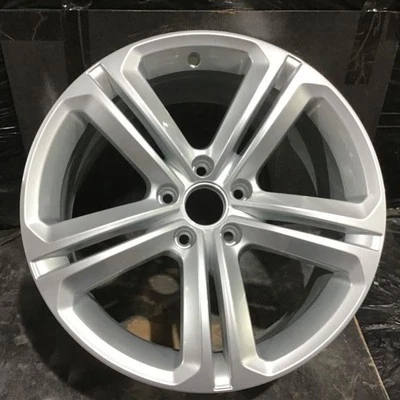 Llanta Volkswagen CC 69924 2012-2017 18x8 Hyper Silver 1K8601025E88Z  Foto 1 de 4