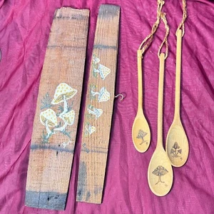5 pezzi vintage fatto a mano fungo cucina decorazione parete e cucchiai legno firmati barb - Foto 1 di 13