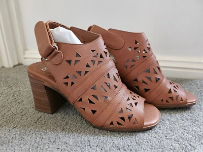 Novo Fraser Tan S23 size 6 sandals - image 1 of 4