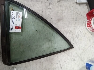 Instalación de vidrio de ventilación para pasajeros para Ford Escort 1998 DV09047GTN Foto 1 de 4