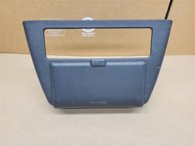 Зажигалка с двойным подстаканником для нижней центральной приборной панели 96–00 Toyota RAV4 - Изображение 1 из 4