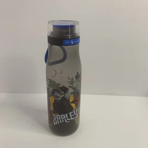 Disney Quest Master Trinkflasche mit Griff - Bild 1 von 8