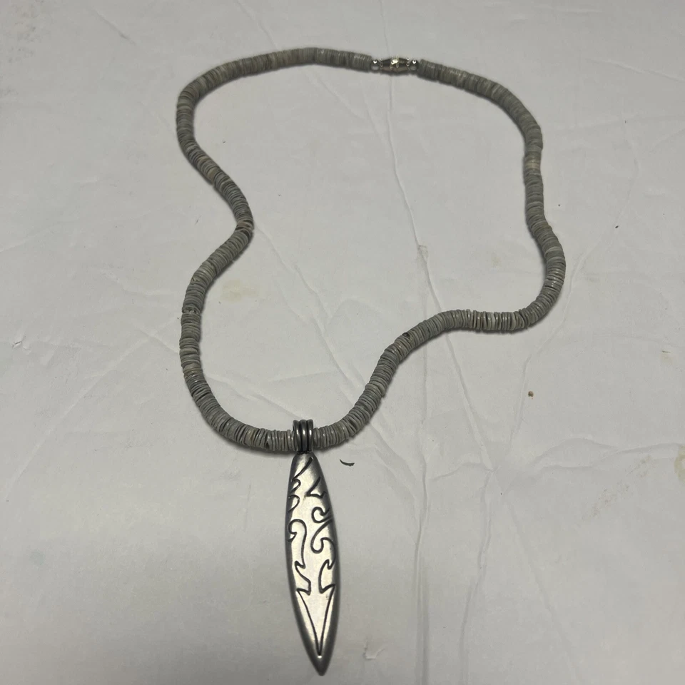 Tabla de Surf Cuchillo Daga Maorí Peltre Tribal Colgante 18"" Gris Puka Collar Cierre Foto 1 de 4