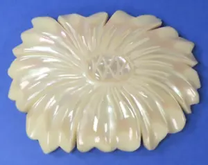 Hebilla de cinturón de baquelita vintage blanco roto color crema 4,75" x 2,75" - Imagen 1 de 9
