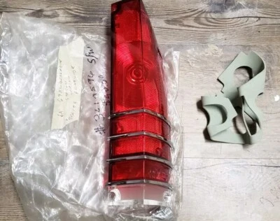 AMC Ambassador 1969 camioneta luz trasera derecha lente nuevo OEM Foto 1 de 4