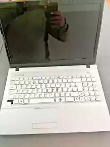 F&H by CLEVO W76S Intel Centrino Laptop - Picture 1 of 8