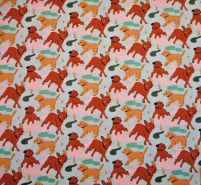 Tela para perros por yarda marrón tostado correr jugando cachorros perros en algodón acolchado acuático Foto 1 de 2