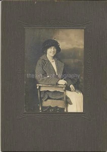 FOUND PHOTO bw AS SHE WAS Original Portrait FREE SHIPPING 18 31 S - Picture 1 of 1