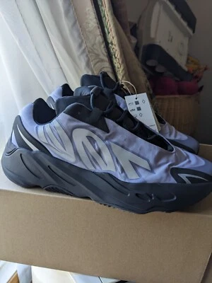 Talla 10.5 - Geoda Yeezy 700 MNVN Foto 1 de 4