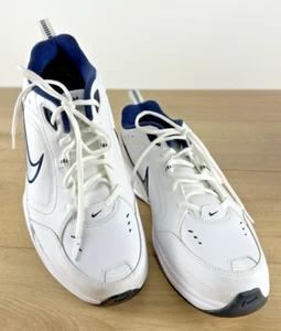 Nike Air Monarch IV Scarpe Uomo Larghe (4E) - Bianco/Argento Metallizzato 416355-102 - Foto 1 di 12