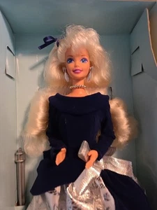 VTG 1995 Winter Velvet Barbie Doll Special Edition Avon Mattel Blonde Blue Dress - Bild 1 von 11