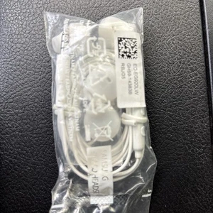 New Sealed Genuine Samsung EG920LW Headphones - White Wired 3.5mm Ear Buds - OEM - Picture 1 of 3