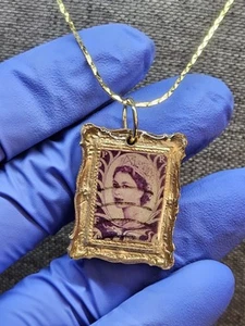 Vintage/Modern Gold Tone Queen Elizabeth Stamp Resin Pendant Necklace 24" - Picture 1 of 16