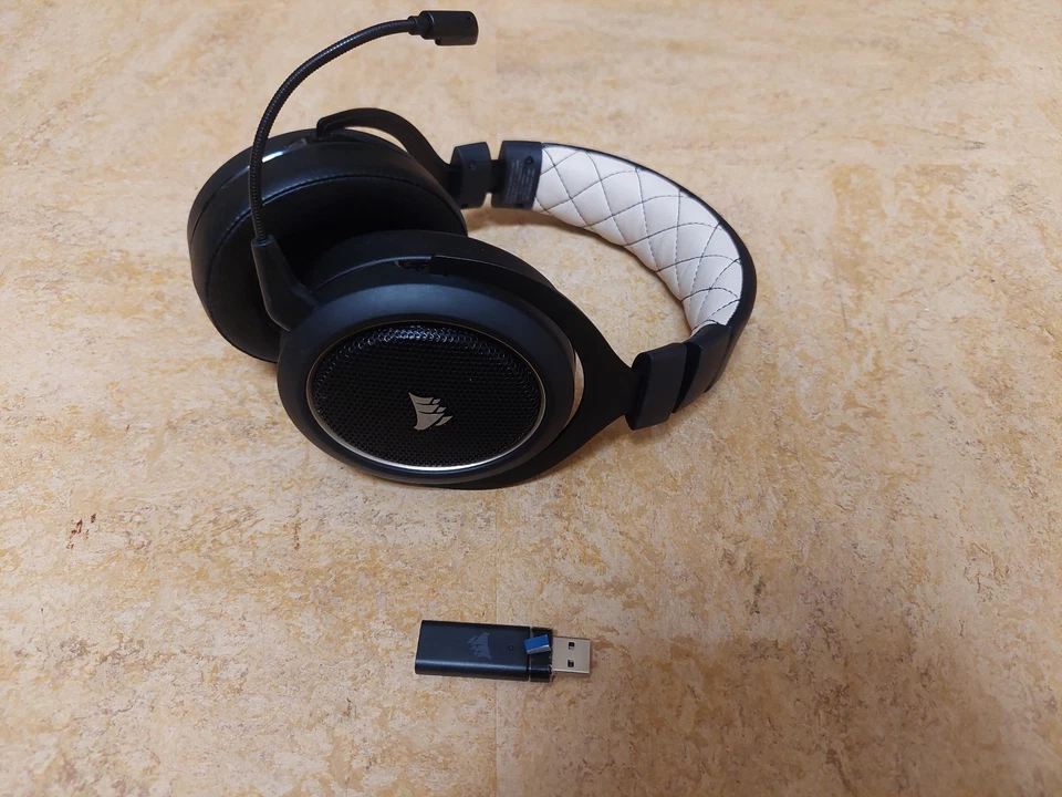 Corsair HS70 Pro Wireless Gaming Headset [CA-9011211-NA] w/ USB Receiver - Image 1 of 4