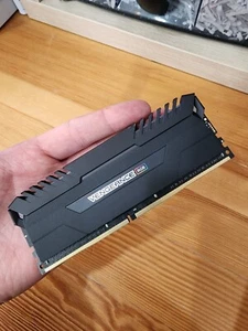 CORSAIR Vengeance RGB 16gb 3200 MHz DDR4 SDRAM - Black - Picture 1 of 2