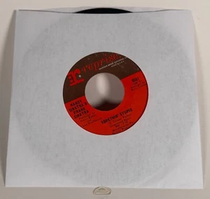 NANCY SINATRA FRANK SINATRA 45 RPM SOMETHIN' STUPID / GIVE HER LOVE - VG+ - Foto 1 di 3
