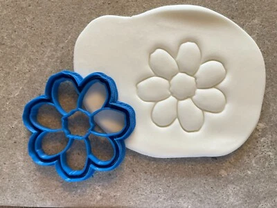 Daisy 2 cookie biscuit cutter, decorating ideas, flower, spring mothers day - Image 1 of 4