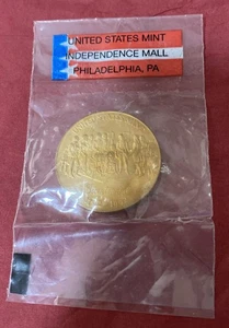 NEW 1992 United States Mint, Independence Mall, Bicentennial bronze coin - Picture 1 of 2