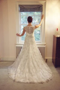Casablanca bridal gown wedding dress. Size 2. Lace, Satin, & Swarovski Beading. - Picture 1 of 7