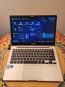 Asus ZenBook UX331U-Intel core i5-8250U @1.6GHz - 8GB RAM - No HDD- No OS - Picture 1 of 9