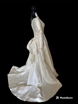 Vintage 50s Designed by Marie of Pandora Bride Gown Ivory Pearl Hand Embroidered - Image 1 of 4