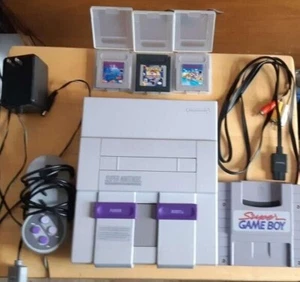 SNES & SUPER GAMEBOY W/ 3 GAMEBOY GAMES (POKEMON TCG, SUPER MARIO LAND & TETRIS) - Picture 1 of 4