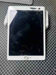 Apple iPad 7.ª generación 128 GB plateado WIFI - vidrio agrietado - Imagen 1 de 23
