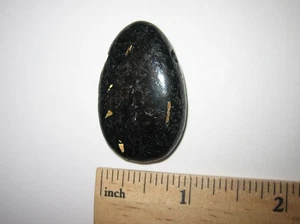 1.55" POLISHED RARE AUTHENTIC NUUMMITE STONE DRILLED PENDANT GREENLAND 17.7g *A2 - Picture 1 of 11