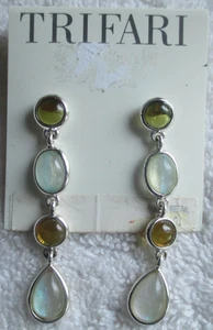 Pendientes perforados colgantes vintage Trifari de 2,25" de largo pedrería (conjuntos) nuevos en tarjeta - Imagen 1 de 4